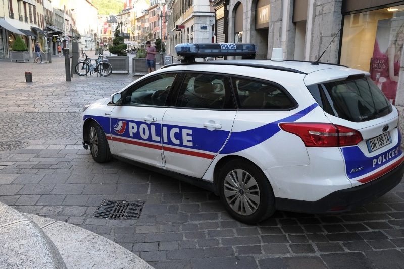 Δύο ανήλικοι μαχαίρωσαν και σκότωσαν 14χρονο στο Παρίσι για να του κλέψουν το κινητό!