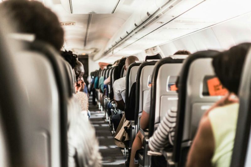 ΗΠΑ: Αεροπορική εταιρεία απαγορεύει σε επιβάτες τα άσεμνα ρούχα και τα τατουάζ