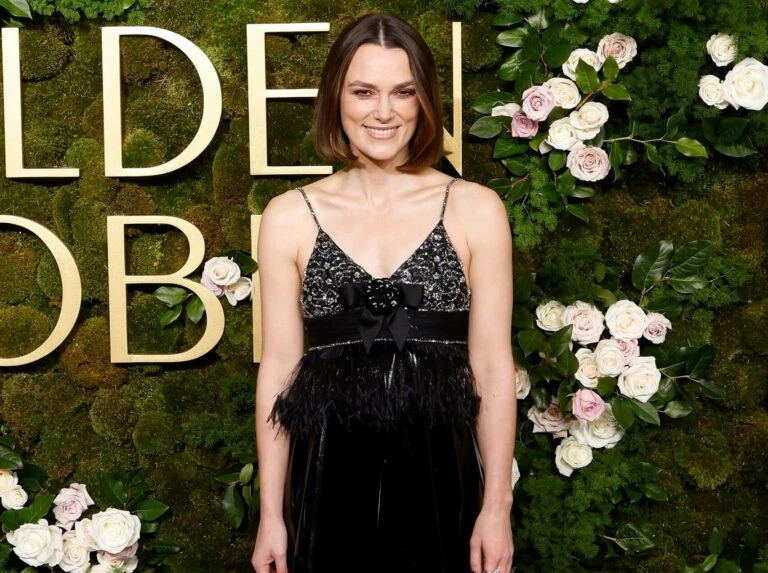 Χρυσές Σφαίρες 2025: Χρειάστηκαν περισσότερες από 300 ώρες για να δημιουργηθεί το φόρεμα της Keira Knightley