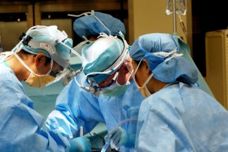 Δεύτερο χειρουργείο για την 13χρονη που έπεσε από βυτιοφόρο - Παραμένει σε κρίσιμη κατάσταση