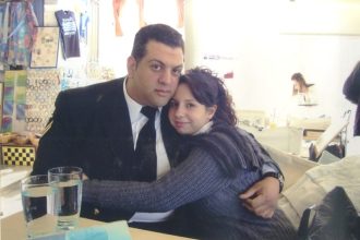 Στο εδώλιο τρία άτομα 14 χρόνια μετά, για τη δολοφονία του ζευγαριού στη Σαλαμίνα (ΒΙΝΤΕΟ)