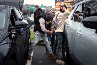 WSJ: Επιχείρηση-σκούπα για παράτυπους μετανάστες στο Σικάγο από την επομένη της ορκωμοσίας Τραμπ