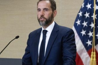 ΗΠΑ: Παραιτήθηκε από το υπουργείο Δικαιοσύνης ο ειδικός εισαγγελέας που έκανε τις έρευνες για τον Ντόναλντ Τραμπ