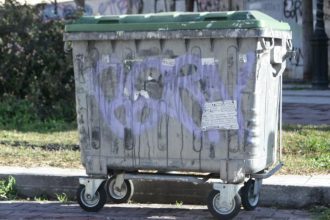 Η έκκληση πατρινής που της πήραν ένα σακ βουαγιάζ