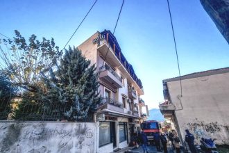 Φωτιά σε ξενοδοχείο στην Καλαμπάκα: Ζευγάρι παραμένει στο νοσοκομείο