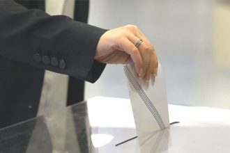 Alco: Εννιακομματική βουλή με ξεκάθαρη κυριαρχία ΝΔ - Τι απαντούν οι πολίτες για την υποψηφιότητα Τασούλα