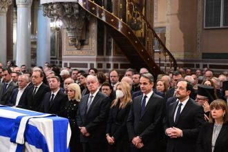 Οι απουσίες που συζητήθηκαν από την κηδεία του Κώστα Σημίτη