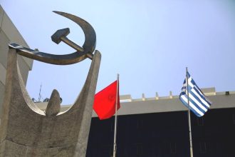 Συλλυπητήρια ΚΚΕ για την απώλεια του Κώστα Σημίτη: Συνέδεσε το όνομά του με σημαντικά πολιτικά γεγονότα
