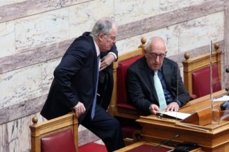 Την Τετάρτη η εκλογή του νέου προέδρου της Βουλής – «Η παραίτησή μου είναι θέμα θεσμικού τακτ» λέει ο Τασούλας