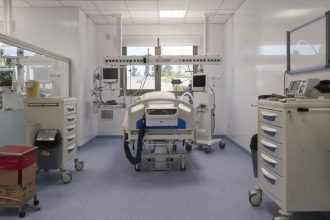 Πέθανε 58χρονη που είχε προσβληθεί από τον ιό της γρίπης – Ήταν διασωληνωμένη στη ΜΕΘ