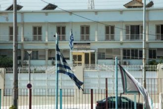 Έφοδος της ΕΛ.ΑΣ. στις φυλακές Κορυδαλλού: Βρέθηκαν αυτοσχέδια μαχαίρια και κινητά τηλέφωνα