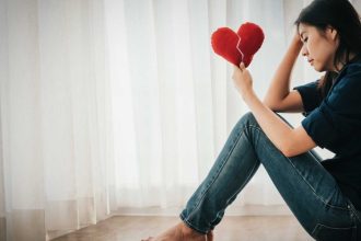 Τέσσερα βήματα για να ξεπεράσετε έναν χωρισμό μέσα σε 30 ήμερες