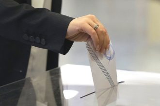 Δημοσκόπηση Marc: Άνοδος ΝΔ, πτώση ΠΑΣΟΚ, τρίτο κόμμα ο ΣΥΡΙΖΑ, δεκακομματική Βουλή