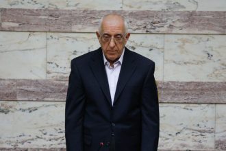 «Ναι» από το ΠΑΣΟΚ στην εκλογή Κακλαμάνη στο προεδρείο της βουλής