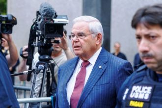Μπομπ Μενέντεζ: Κάθειρξη 15 ετών στον πρώην Δημοκρατικό Γερουσιαστή προτείνουν οι Αμερικανοί εισαγγελείς!