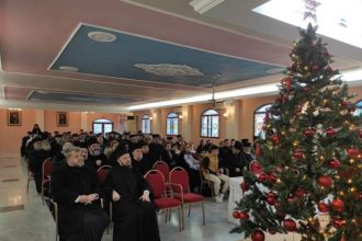 Η Μητρόπολη Κορίνθου μοίρασε 100.000 ευρώ σε νέους φοιτητές και νέες φοιτήτριες της Κορινθίας