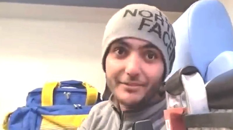 «Τα κατάφερα χάρη στους πυροσβέστες, είχα πίστη στο Θεό»: Τα πρώτα λόγια του 23χρονου σκιέρ στο Σέλι μέσα από το ασθενοφόρο (ΒΙΝΤΕΟ)