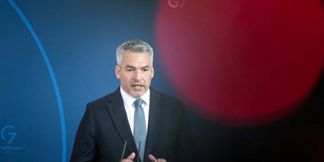 Αυστρία: Την παραίτησή του ανακοίνωσε ο καγκελάριος, Καρλ Νεχάμερ