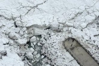 O Νιαγάρας πάγωσε: Μαγευτικά πλάνα με τους καταρράκτες «ντυμένους» με χιόνια