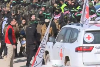 Πόλεμος στη Γάζα: Παραδόθηκαν στον Ερυθρό Σταυρό οι τέσσερις Ισραηλινές όμηροι