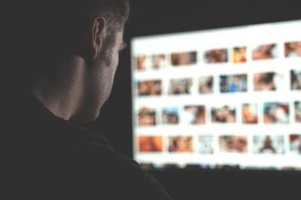 Επίκουρος καθηγητής του ΕΚΠΑ συνελήφθη για παιδική πορνογραφία - Πλήρωνε ανήλικους για να του στείλουν φωτογραφίες