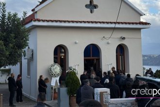 Θρήνος στο τελευταίο «αντίο» στον 22χρονο Παναγιώτη από τα Χανιά - Κατέρρευσε πριν την κηδεία η μητέρα του και νοσηλεύεται (ΦΩΤΟ)