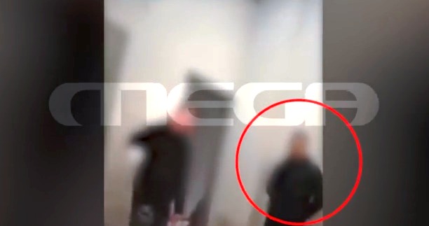 Πάτρα: Γελάνε και τραγουδάνε στο κρατητήριο οι δύο κατηγορούμενοι για ασέλγεια της 16χρονης! (ΒΙΝΤΕΟ)