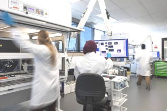 Πώς η χρόνια μόλυνση από ηπατίτιδα C μπορεί να προκαλέσει αυτοάνοσο νόσημα