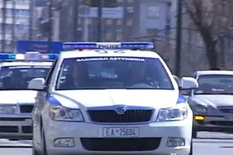 Επίθεση με μαχαίρι σε αστυνομικό – Τον τραυμάτισαν στη μέση του δρόμου