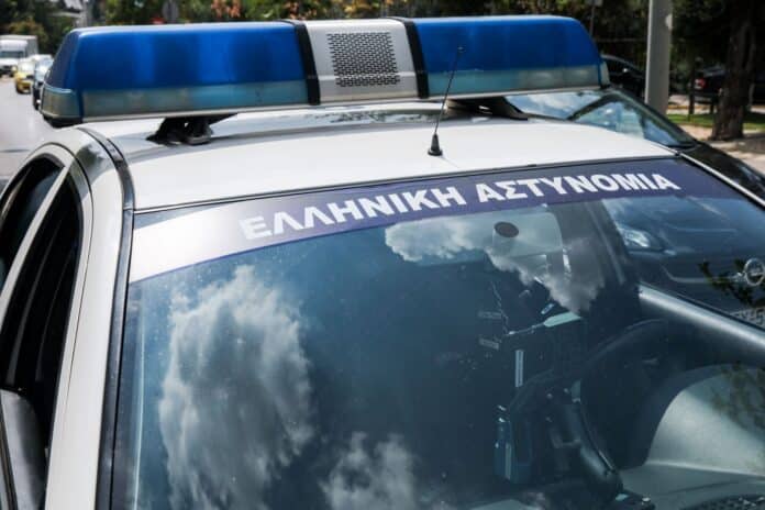 22χρονος έπεσε με το αυτοκίνητό του σε περιπολικό – Τραυματίστηκαν 3 αστυνομικοί