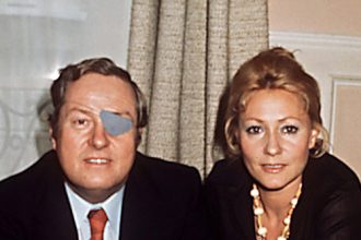 Ζαν Μαρί Λεπέν: Οταν η σύζυγός του φωτογραφήθηκε γυμνή στο Playboy για να τον εκδικηθεί