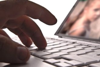 ΣΟΚ: Συνελήφθη εν ενεργεία Συνταγματάρχης για κατοχή υλικού παιδικής πορνογραφίας