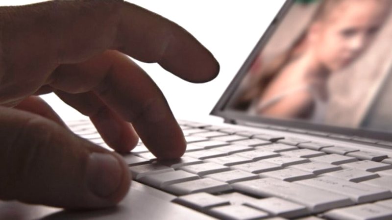 ΣΟΚ: Συνελήφθη εν ενεργεία Συνταγματάρχης για κατοχή υλικού παιδικής πορνογραφίας