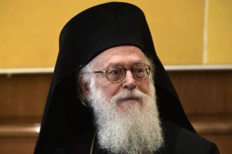 Εκτάκτως στο χειρουργείο ο Αρχιεπίσκοπος Αλβανίας Αναστάσιος - Νέα επιδείνωση στην κατάσταση της υγείας του