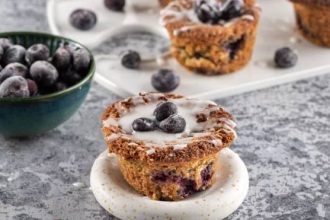 Ατομικά κεκάκια με blueberries και φιστίκια