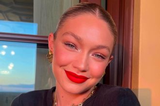 Η Θεωρία του Κόκκινου Κραγιόν: Πώς ένα beauty look μπορεί να αλλάξει ολόκληρη την ψυχολογία μας