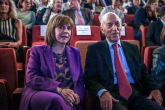 Σακελλαροπούλου για Κώστα Σημίτη: Από τις πιο σημαντικές και πολύπλευρες πολιτικές προσωπικότητες της νεότερης ιστορίας μας