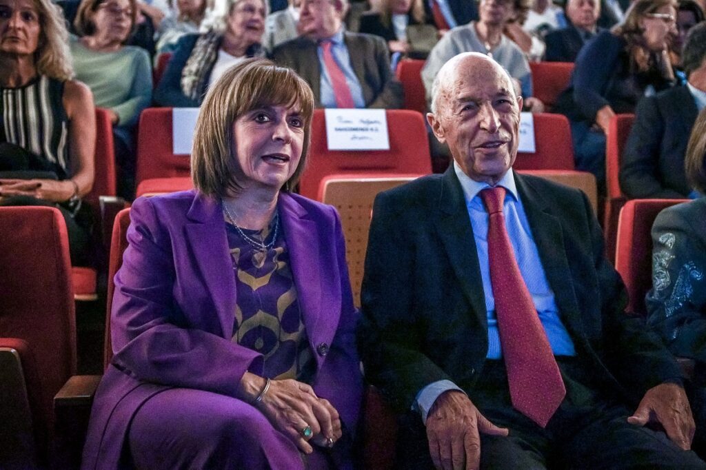 Σακελλαροπούλου για Κώστα Σημίτη: Από τις πιο σημαντικές και πολύπλευρες πολιτικές προσωπικότητες της νεότερης ιστορίας μας