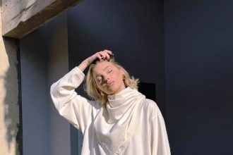Έχεις θαμπά και άτονα μαλλιά; Αυτό είναι τo συστατικό που θα ανακτήσει τη λάμψη τους