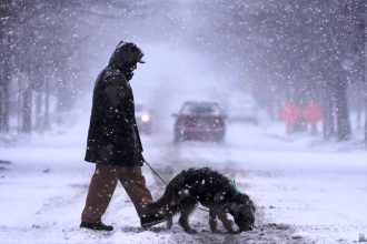 Χιονιάς «σαρώνει» ΗΠΑ και δυτική Ευρώπη - Προβλήματα σε πτήσεις, χιλιάδες νοικοκυριά χωρίς ρεύμα (ΒΙΝΤΕΟ)