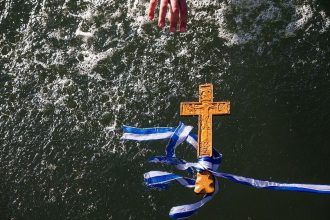 Οκτώ έθιμα των Θεοφανίων σε όλη την Ελλάδα