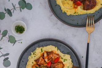 Τηγανιά μαριναρισμένη με BBQ sauce και τυρένιος πουρές με μουστάρδα