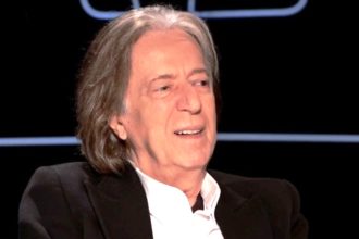 Κώστας Τουρνάς: Πεισματάρα θαυμάστρια κατάφερε να μπει στην οικογένεια και να μας μπερδέψει