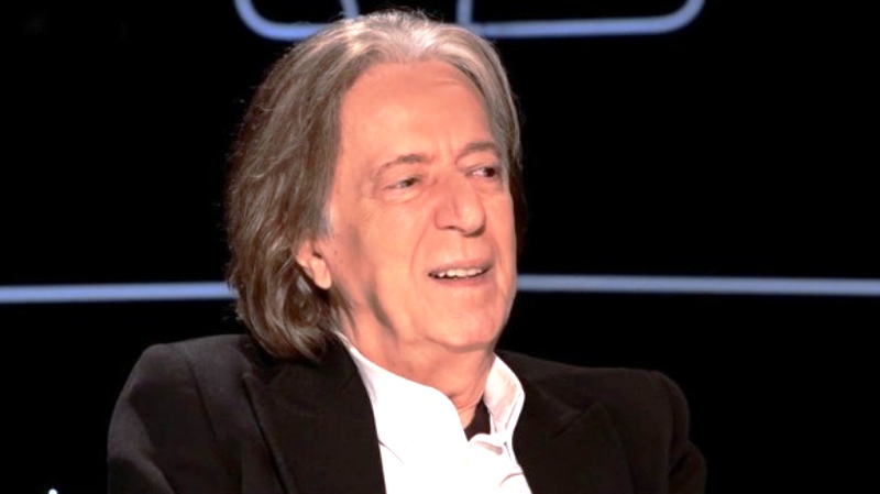 Κώστας Τουρνάς: Πεισματάρα θαυμάστρια κατάφερε να μπει στην οικογένεια και να μας μπερδέψει