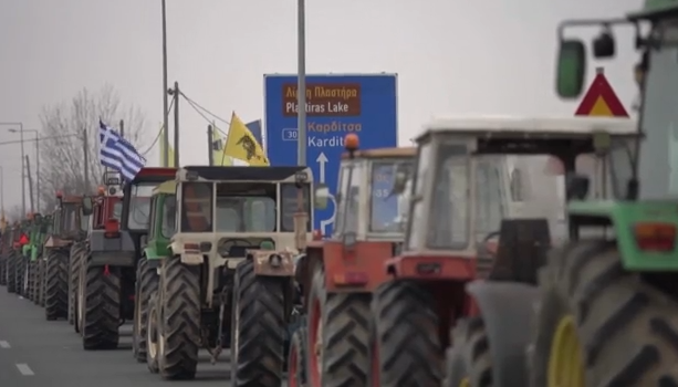 Αγρότες: Ενισχύουν τα μπλόκα και τις κινητοποιήσεις τους