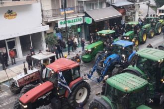 Μπήκαν με τα τρακτέρ μέσα στα Τρίκαλα οι αγρότες - ΒΙΝΤΕΟ