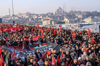 Λαοθάλασσα στην Κωνσταντινούπολη κατά του Ισραήλ - «Όπως ελευθερώσαμε την Αγιά Σοφιά, θα κάνουμε το ίδιο και με το Αλ Ακσά» είπε ο γιος του Ερντογάν!