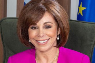 Βούλα Πατουλίδου: «Πήγα να κάνω έκπληξη στον άντρα μου και τον είδα με μια άλλη γυναίκα»