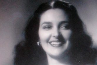 «Έφυγε» σε ηλικία 103 ετών η τραγουδίστρια Στέλλα Γκρέκα