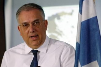 Τ. Θεοδωρικάκος: Με σχέδιο και σκληρή δουλειά συνεχίζουμε την προσπάθεια αποκλιμάκωσης των τιμών